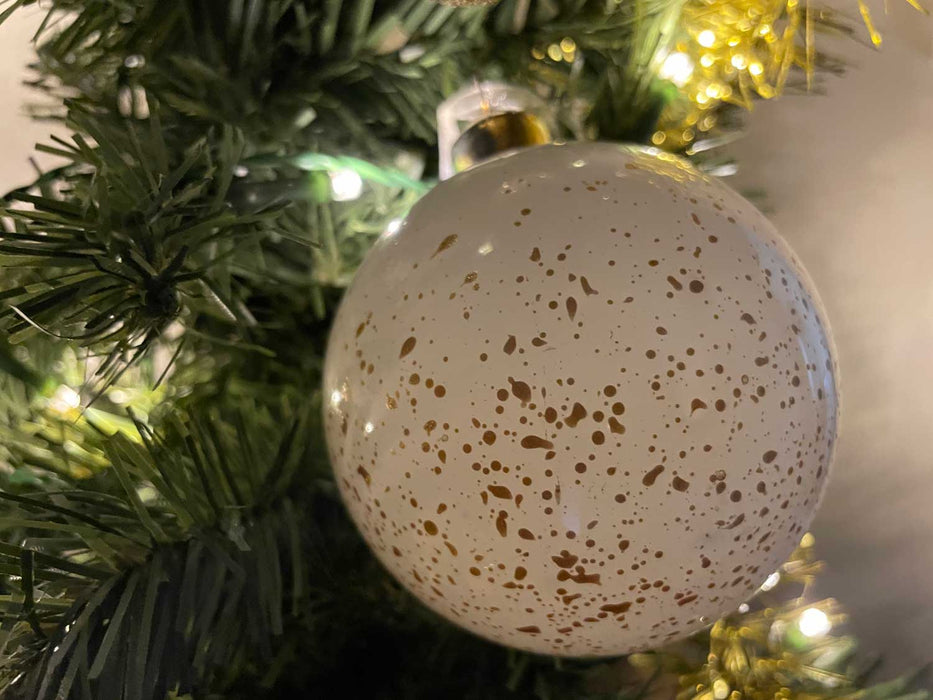 KI-generiertes Bild,4 Glas Weihnachtskugeln 8cm Gold Edition Schwarz Weiß Christbaum Dekokugel