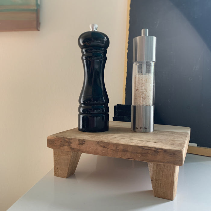 KI-generiertes Bild,Pflanzenhocker Teak Holz 20x7cm Eckig Mini Tisch Deko Tablett Blumenständer