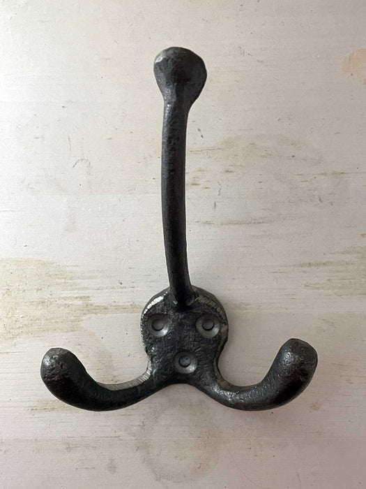 KI-generiertes Bild,Vintage Dreifach Kleiderhaken 10x8cm Schwarz Garderobenhaken Wandhaken