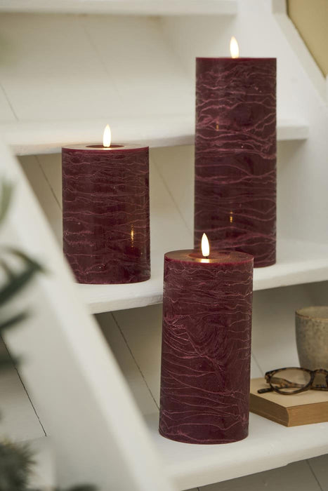 KI-generiertes Bild,IB Laursen 3D LED Stumpenkerze 20cm Rot Nyhavn Echtwachs flackernde Blockkerze