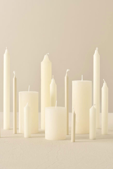 KI-generiertes Bild,Exklusive Stumpenkerze 10x6,8cm Ribe Rustik Creme Weiß - Made in EU - Wachskerze