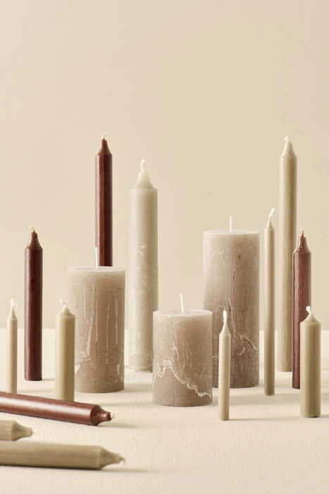 KI-generiertes Bild,Exklusive Stumpenkerze 14x6,8cm Ribe Rustik Beige Leinen - Made in EU - Wachskerze