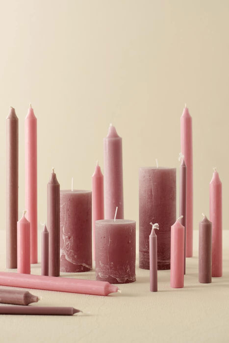 KI-generiertes Bild,Exklusive Stumpenkerze 10x6,8cm Ribe Rustik Rosa Malva - Made in EU - Wachskerze