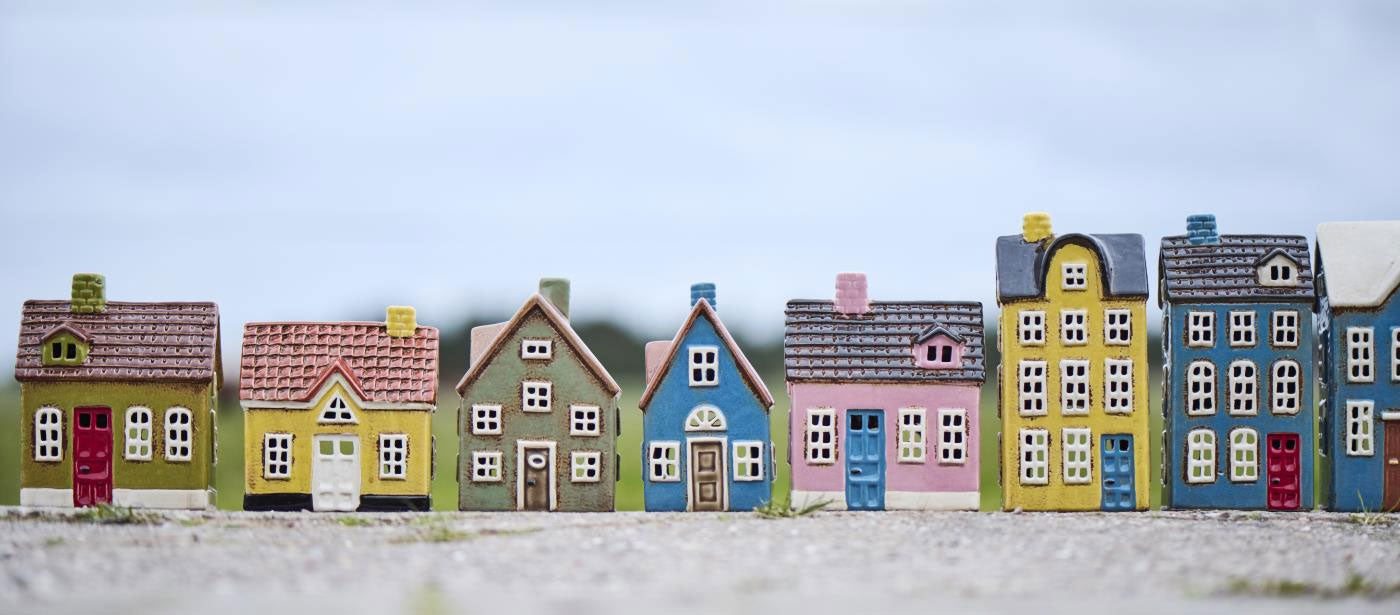 KI-generiertes Bild,Teelichthaus Lichterhaus Nyhavn 20cm Gelb Blau Keramik Fachwerkhaus Teelichthalter