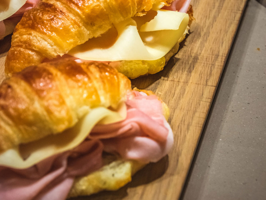 Holz Frühstücksbrett Essbrettchen 23x15cm Akazie Küchenbrett Holzbrett