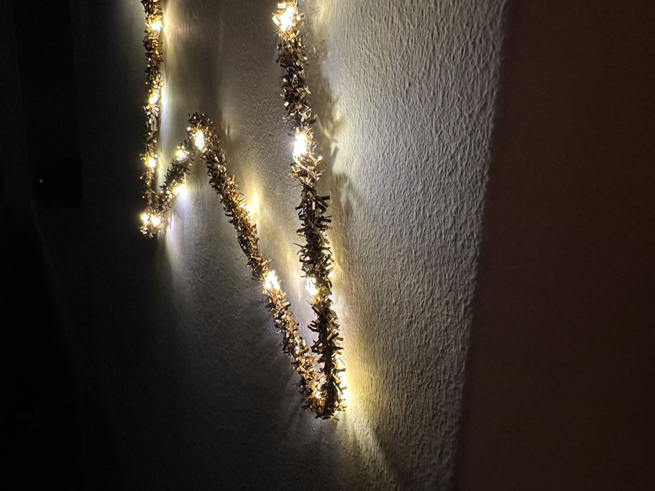 KI-generiertes Bild,2x 35 LED Leuchtstern Weihnachtsstern Ø 38cm Gold Timer Batterie Beleuchtet
