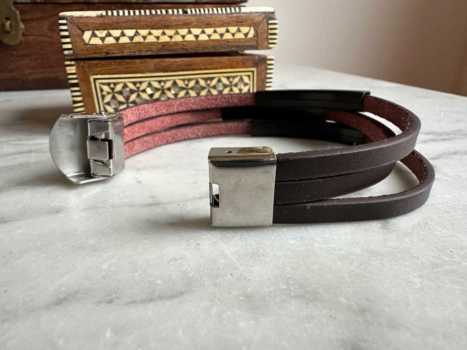 Elegantes Unisex Lederarmband 21cm Palma Dreifach Braun Gravurplatten Echtleder