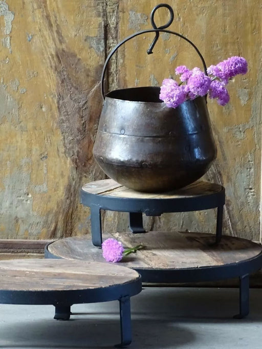 KI-generiertes Bild,Vintage Holz Pflanzenhocker Dehli 30cm Minitisch Deko-Tablett Blumenständer
