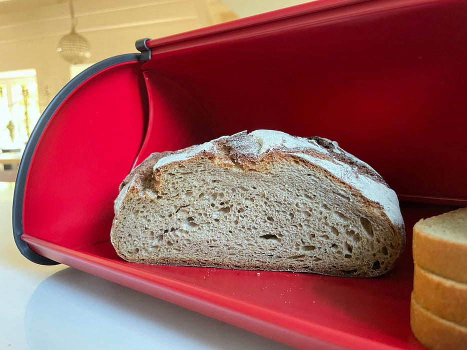 KI-generiertes Bild,Vintage Brotkasten Rot 34cm Metall Retro Brotbox Aufbewahrungskorb