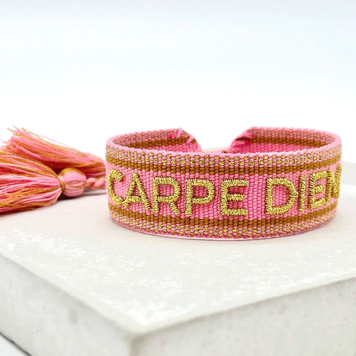 KI-generiertes Bild,Canvas Statement Armband Carpe Diem Rose Gold Quasten besticktes Webarmband