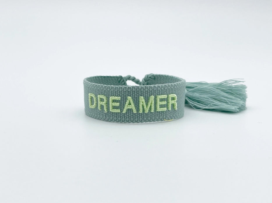 Canvas Statement Armband Dreamer Grün Salbei Quasten besticktes Webarmband