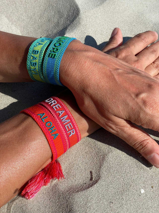 Canvas Statement Armband Dreamer Rot Grau Quasten besticktes Webarmband