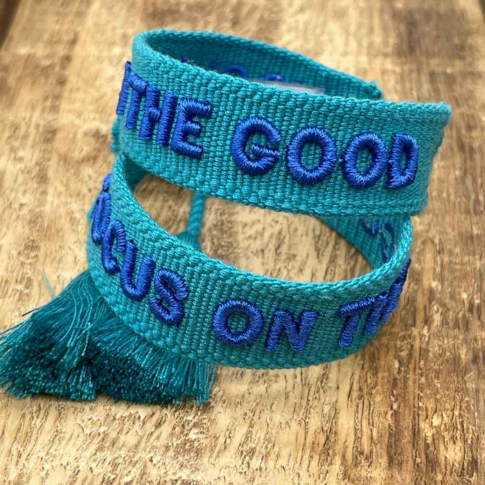 Canvas Statement Armband Focus on the Good Türkis Quasten besticktes Webarmband