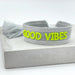 Canvas Statement Armband Good Vibes Grau Neon Grün Quasten besticktes Webarmband