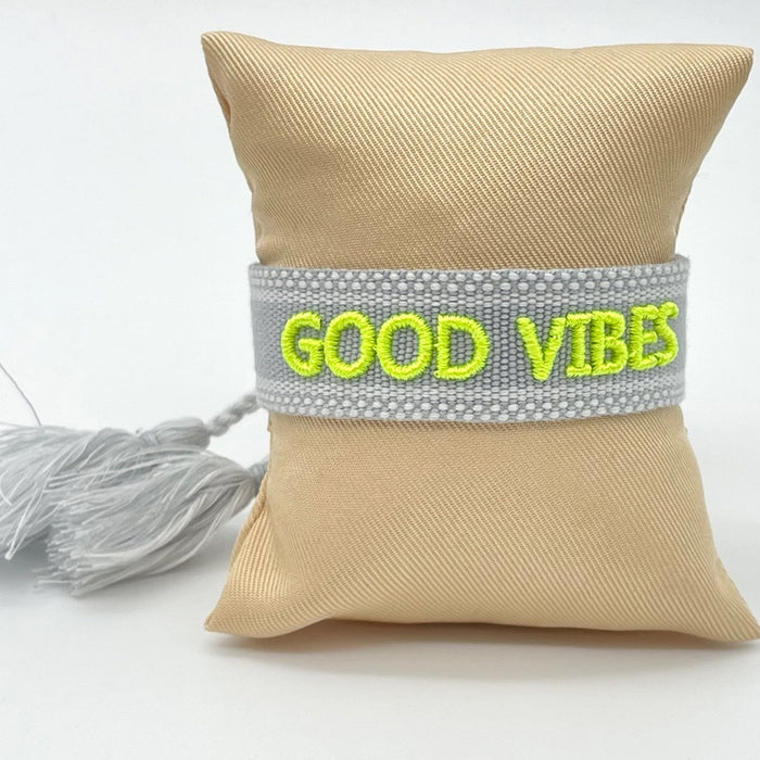 Canvas Statement Armband Good Vibes Grau Neon Grün Quasten besticktes Webarmband