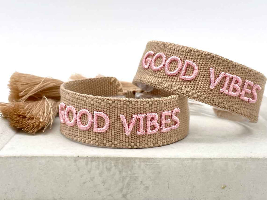 Canvas Statement Armband Good Vibes Braun / Taupe Rose Quasten besticktes Webarmband