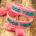 Canvas Statement Armband Good Vibes Small Rosa Pink Türkis Quasten besticktes Webarmband