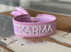 Canvas Statement Armband Karma Lila Flieder Quasten besticktes Webarmband
