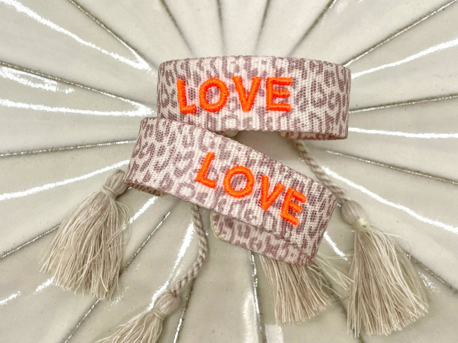 Canvas Statement Armband Love Leo Leopard Neon Orange Quasten besticktes Webarmband