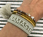 KI-generiertes Bild,Canvas Statement Armband Namaste Grün Grau Quasten besticktes Webarmband