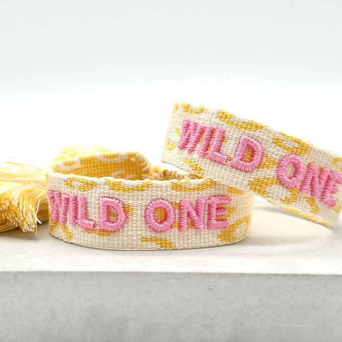 Canvas Statement Armband Wild One Gelb Rose Pink Quasten besticktes Webarmband