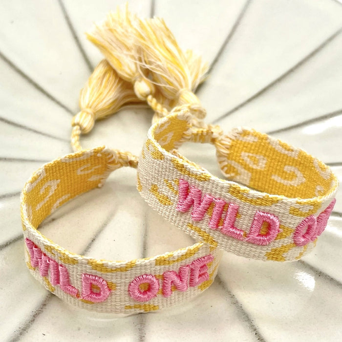 Canvas Statement Armband Wild One Gelb Rose Pink Quasten besticktes Webarmband