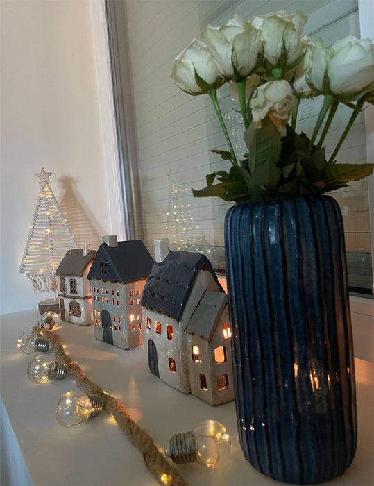 KI-generiertes Bild,Teelichthaus Lichterhaus Aarhus 18cm Keramik Fachwerkhaus Laterne Teelichthalter