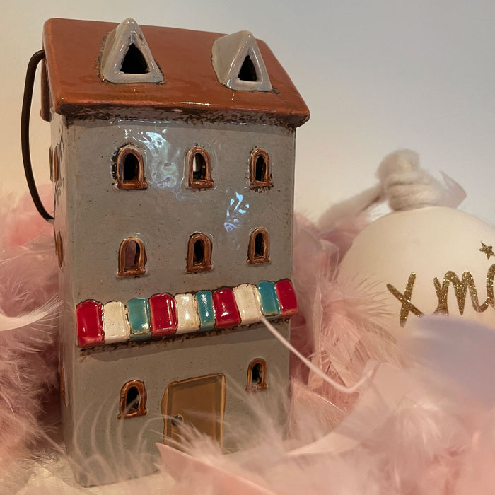 KI-generiertes Bild,Teelichthaus Lichterhaus Aarhus 18cm Keramik Fachwerkhaus Laterne Teelichthalter