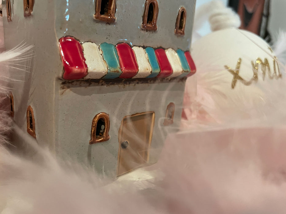 KI-generiertes Bild,Teelichthaus Lichterhaus Aarhus 18cm Keramik Fachwerkhaus Laterne Teelichthalter