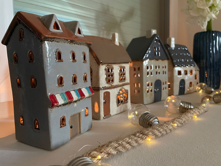 KI-generiertes Bild,Teelichthaus Lichterhaus Aarhus 18cm Keramik Fachwerkhaus Laterne Teelichthalter