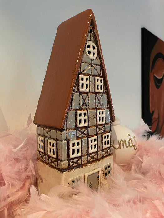 KI-generiertes Bild,Teelichthaus Lichterhaus Aarhus 31cm Keramik Fachwerkhaus Laterne Teelichthalter