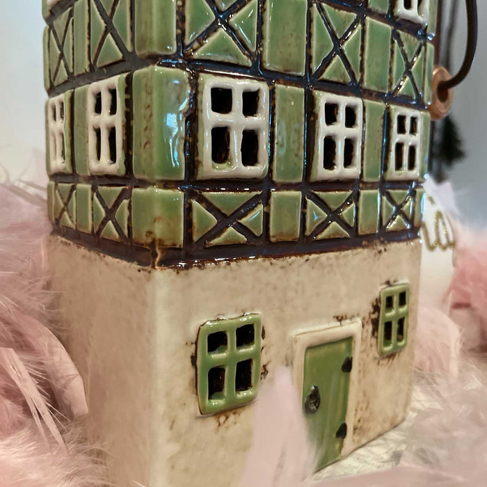 KI-generiertes Bild,Teelichthaus Lichterhaus Aarhus 27cm Keramik Fachwerkhaus Laterne Teelichthalter