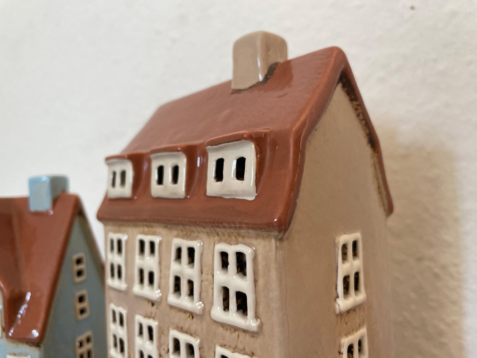 KI-generiertes Bild,Teelichthaus Lichterhaus Aarhus 25cm Keramik Fachwerkhaus Teelichthalter