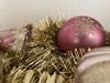 KI-generiertes Bild,5 Vintage Christbaumkugeln 8cm Kunststoff Rosa Pink Gold Weihnachtskugeln