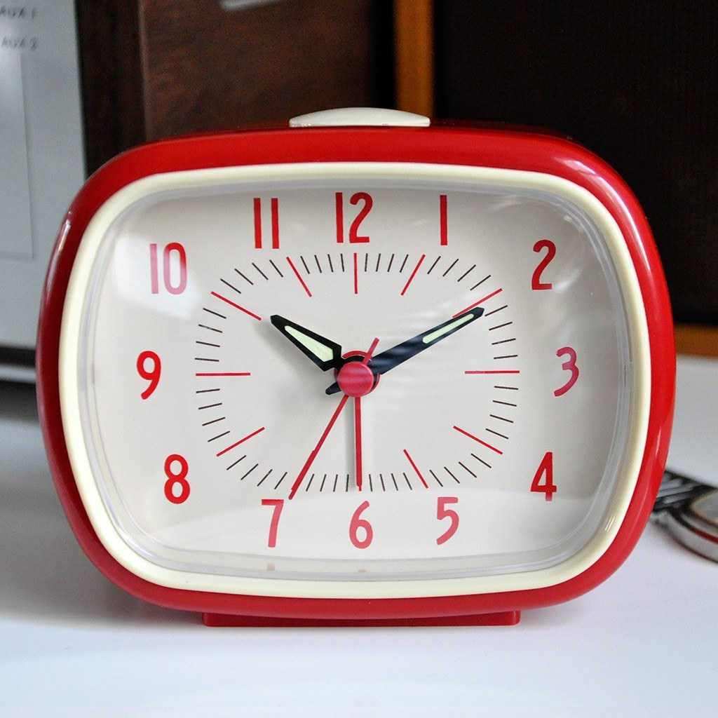 Design Retro Wecker Uhr Reisewecker Quarzwecker Tischuhr Vintage Nostalgie Rot 
